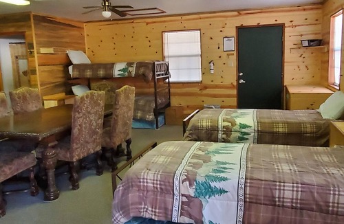 Yantis Cabin | Bunkhouse, Outdoor, Screened In Kitchen!