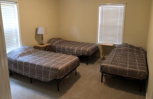 Hopkinsville House | Bunkhouse w/ fire pit