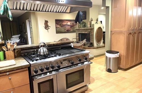 Burbank House | BURBANK FOOTHILLS Monthly-Yearly - Pool/Spa, 3BR, 2BA - Kids & Pets Welcome