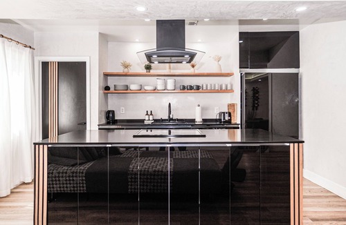 Burbank House | Burbank Getaway