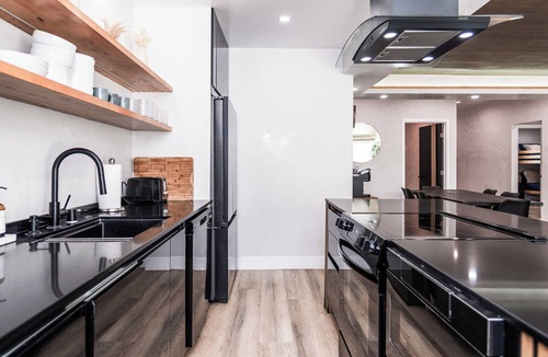 Burbank House | Burbank Getaway