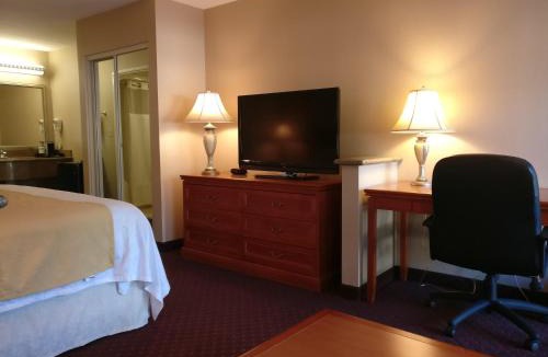 Burbank Hotel | Burbank Inn and Suites