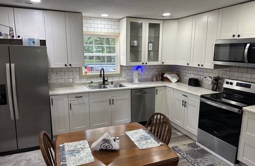 Houston House | Burchtree Retreat featuring 3 Bedroom Home in Houston MO