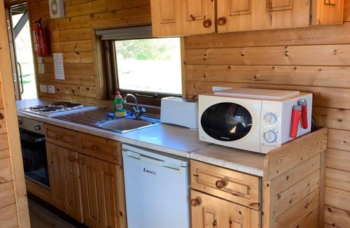 Smallburgh Boat Rental | Bure River Lodge Houseboat