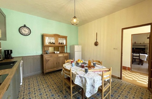 Bures Cottage | Bures House with Garden and Wifi