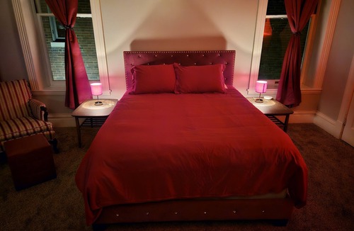 Lafayette Square House | Burgundy Room - LAFAYETTE SQUARE