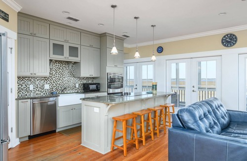 Oceanmarsh Subdivision House | Buried Treasure - Great Marsh Views on Harbor!