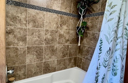 Lyndon House | Burke Launchpad - Adventurer's Retreat!