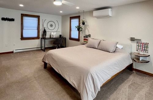 Lyndon House | Burke Launchpad - Adventurer's Retreat!