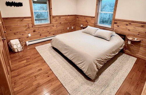 Lyndon House | Burke Launchpad - Adventurer's Retreat!