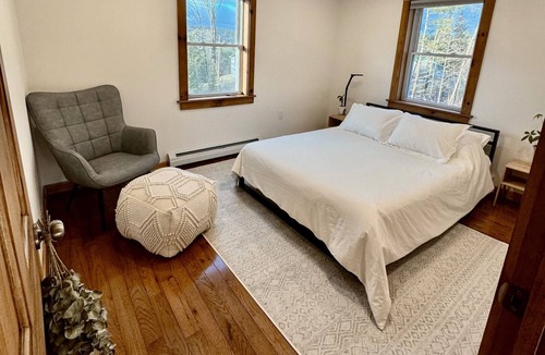 Lyndon House | Burke Launchpad - Adventurer's Retreat!