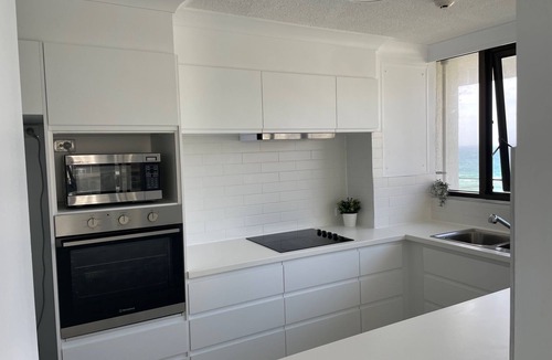 Burleigh Heads Apartment | Burleigh Beachfront - Best Location on the Coast
