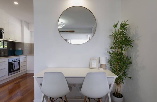 Burleigh Heads Apartment | Burleigh Point Beach Vibes Stylish and Modern