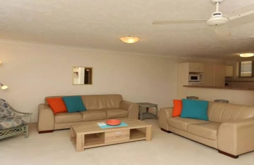 Burleigh Heads Apartment | Burleigh Terraces 11 Short stroll to Beach