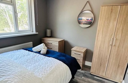 Reading House | Burmese - 5 Bedroom House