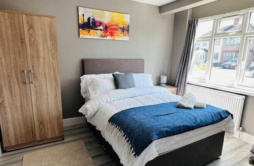 Reading House | Burmese - 5 Bedroom House