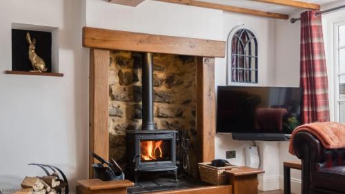 Scawton House | Burn Cottage - with Hot Tub