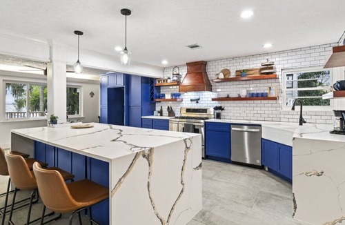 Baytown House | Burnet Bay Waterfront Pool Resort