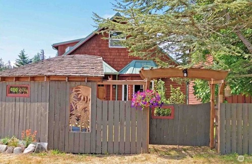 Sequim House | Burning Man`s Gallery Abode