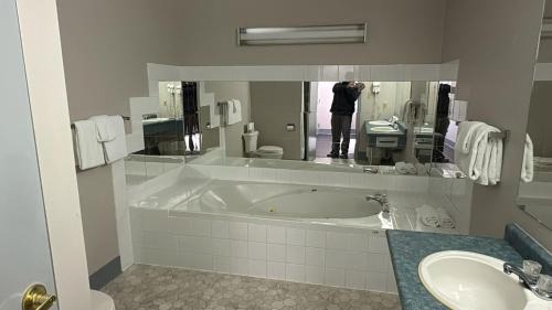 Thompson Hotel | Burntwood Hotel and Restaurant