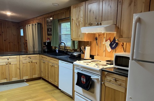 Glouster Cottage | Burr oak lake Dock 4