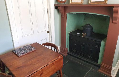 Burra House | Burra Railway Station BnB