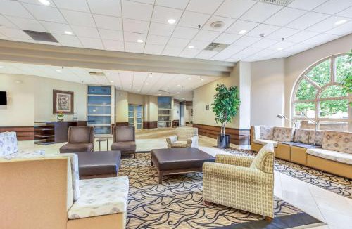 New Hartford Hotel | Burrstone Inn, an Ascend Collection Hotel