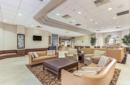New Hartford Hotel | Burrstone Inn, an Ascend Collection Hotel