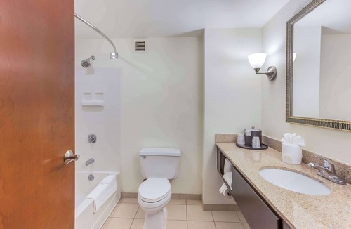 New Hartford Hotel | Burrstone Inn, an Ascend Collection Hotel