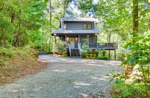 Wiley House | 'Burton on the Rocks' Lake Retreat w/Hot Tub!