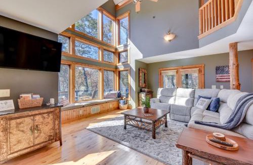 Wiley House | 'Burton on the Rocks' Lake Retreat w/Hot Tub!