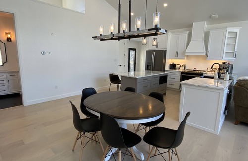 Grand Bend House | Burwell Hideaway Nordic Spa *HOT TUB * Sauna* Pool Table * Fireplace *