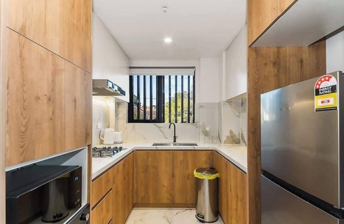 Burwood Apartment | Burwood Central Steps to Shops, Station & Dining