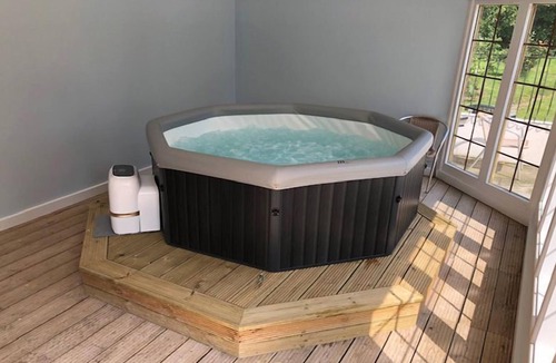 Gosport House | Bury Villa - sleeping 18 guests