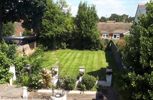 Gosport House | Bury Villa - sleeping 18 guests