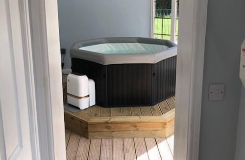 Gosport House | Bury Villa - sleeping 18 guests