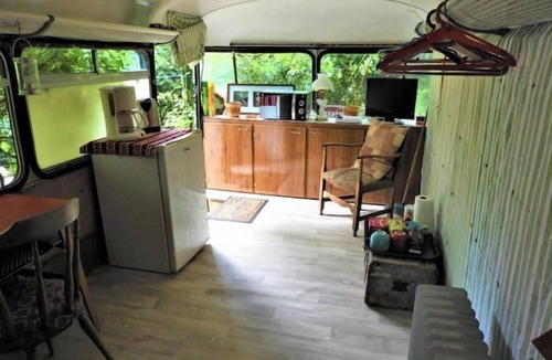 Thury House | Bus Cosy Insolite