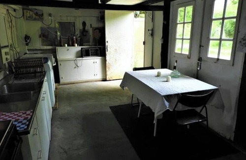 Thury House | Bus Cosy Insolite