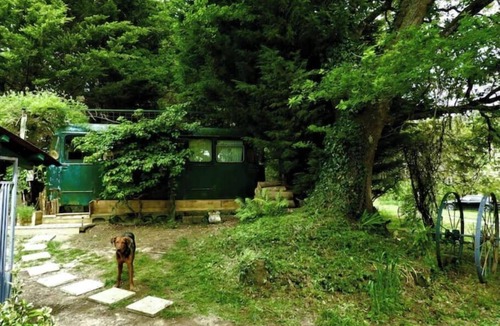 Thury House | Bus Cosy Insolite