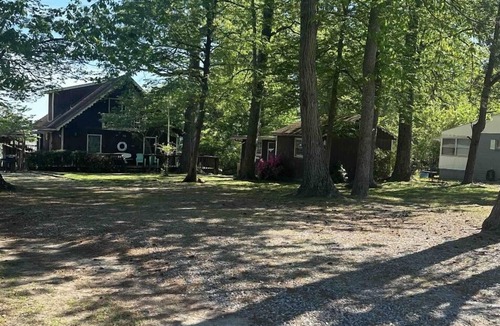Spring Grove House | Busch Gardens-Williamsburg-Fishing-Cornhole-Deck-River View- FIRE TABLE!