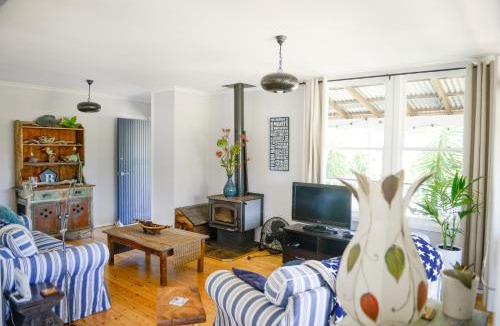 Erowal Bay House | Bush & Bay Cottage