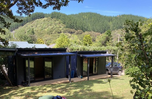 Tangoio House | Bush Clad Setting with Beach Views