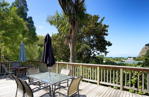 Tangoio House | Bush Clad Setting with Beach Views