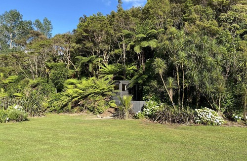 Whangamata Cabin | Bush Edge Studio