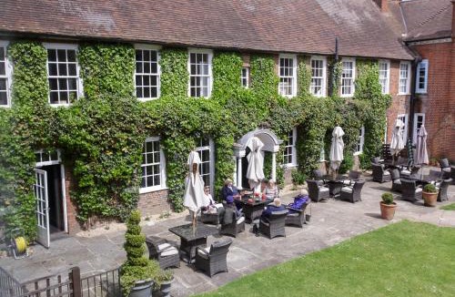 Farnham Hotel | Bush Hotel Farnham