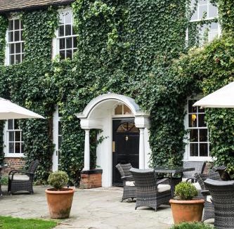 Farnham Hotel | Bush Hotel Farnham