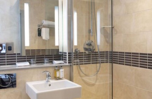 Farnham Hotel | Bush Hotel Farnham