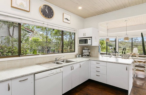 Killcare House | Bush setting and easy walk to beach