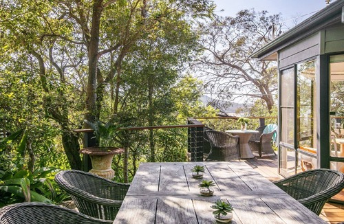 Killcare House | Bush setting and easy walk to beach