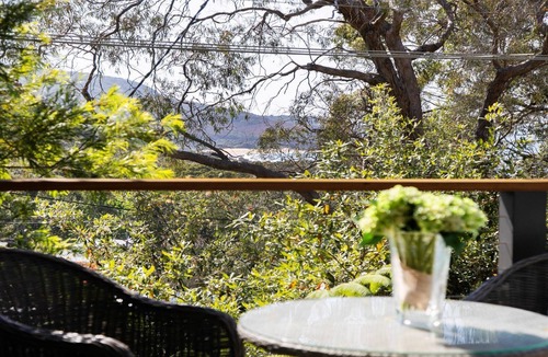 Killcare House | Bush setting and easy walk to beach